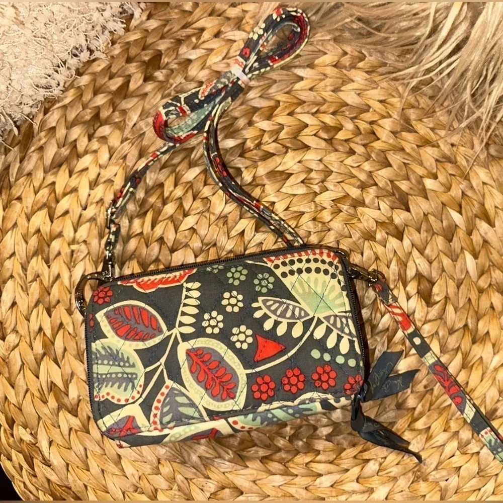 UGC Vera Bradley Nomadic Blossom Quilt Clutch Wristlet Gray Blue Full Zip Floral
